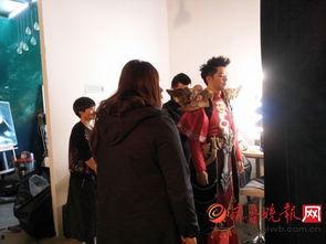 凤凰传奇拍照花絮,揭秘拍照花絮中的欢乐时光