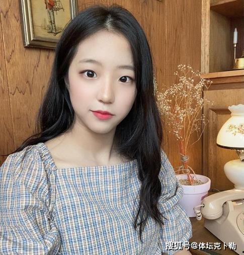 韩国女主播夏荷恩,闪耀屏幕的时尚魅力与人气传奇